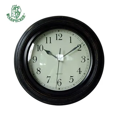 Farma opotřebované dřevěné hodiny